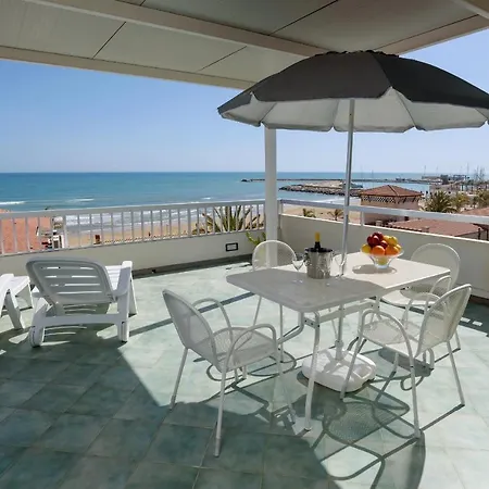 Archimede, Con Vista In Centro A Apartment