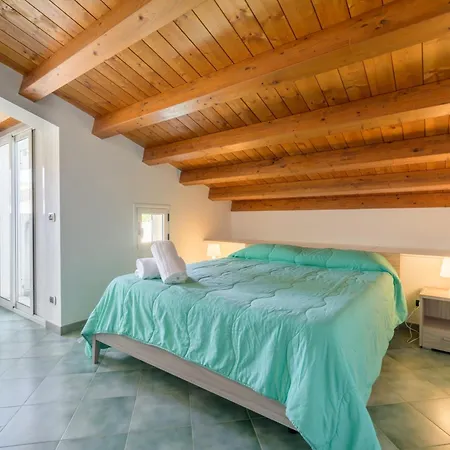 Archimede, Con Vista In Centro A Daire *